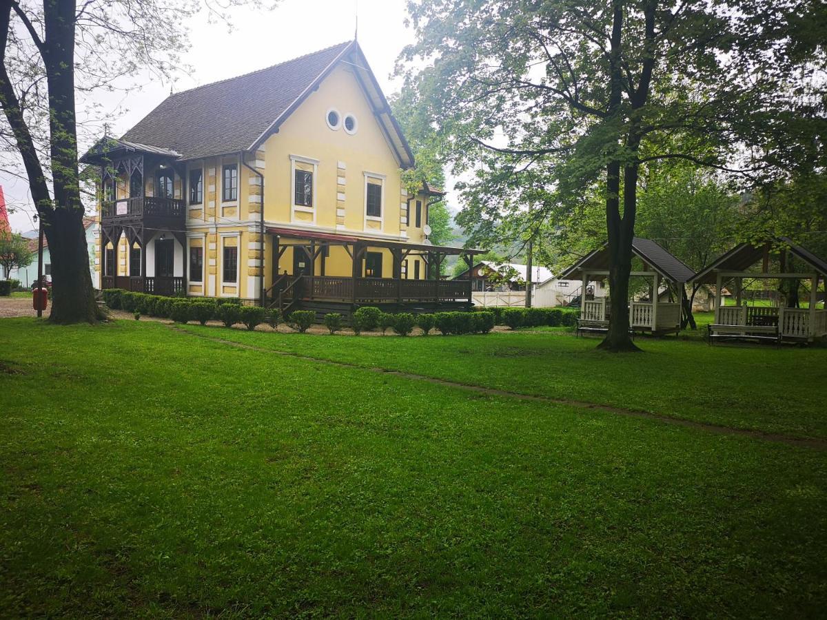 Dofteana Park Villa Leorzeni Ngoại thất bức ảnh